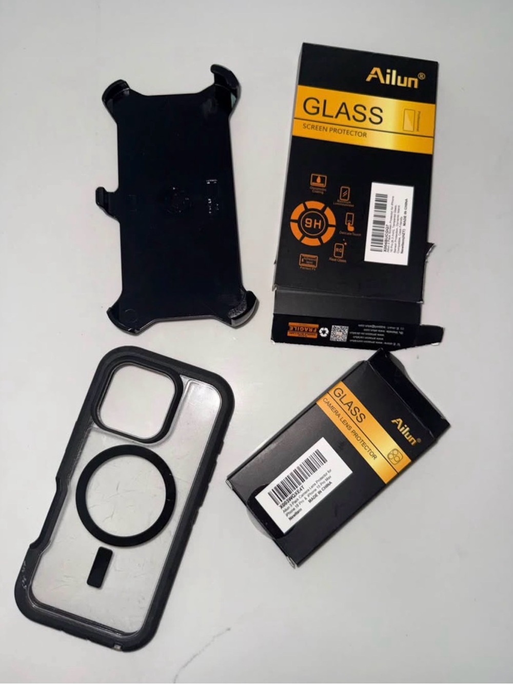 Otterbox iPhone 16 Pro, 1 Screen Portector and 1 camera lense protector